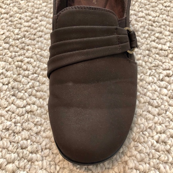 Easy Street Comfort Wave Brown Slip On Shoe - Picture 7 of 11